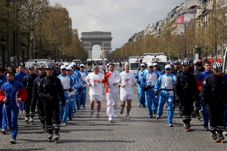 Paris 2024 Olympic Games: more than 200 gendarmes and police officers, 31 vehicles… everything you need to know about the “security bubble” around the relay