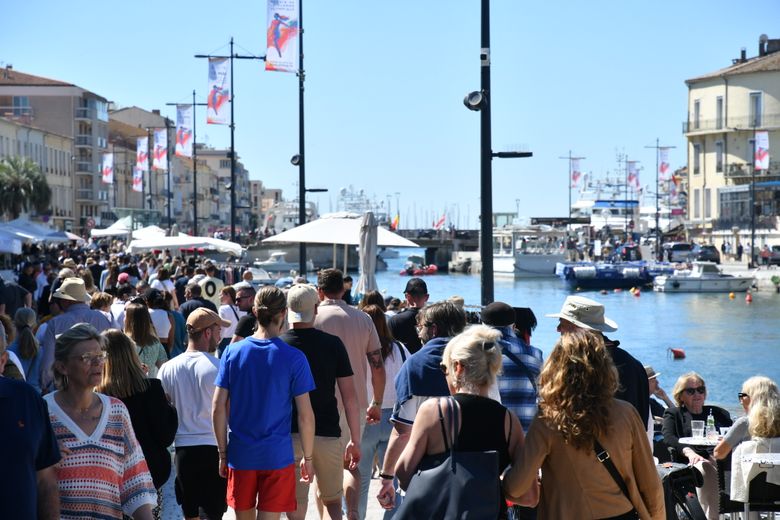 Summer crowds and first swims: like a holiday feeling in Sète for the Ascension Bridge