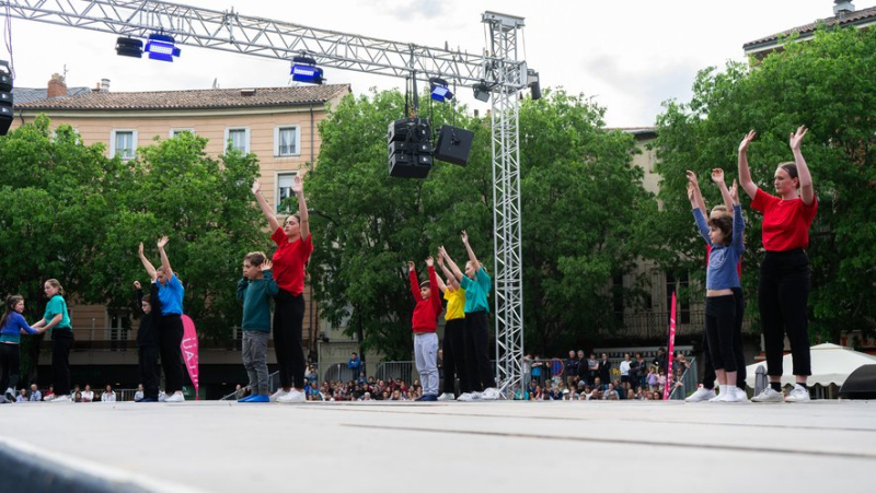 When autistic disorders disappear in the moment of a dance on the Millau stage
