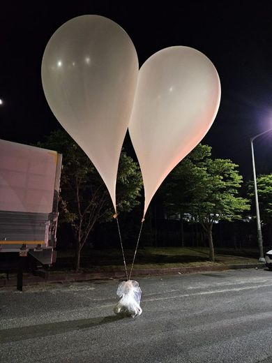 Toilet paper, animal feces and trash: North Korea sends balloons filled with trash to South Korea