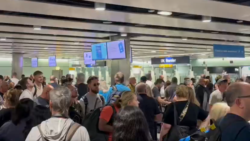 Security problems, endless queues, scenes of chaos… what happened at British airports ?