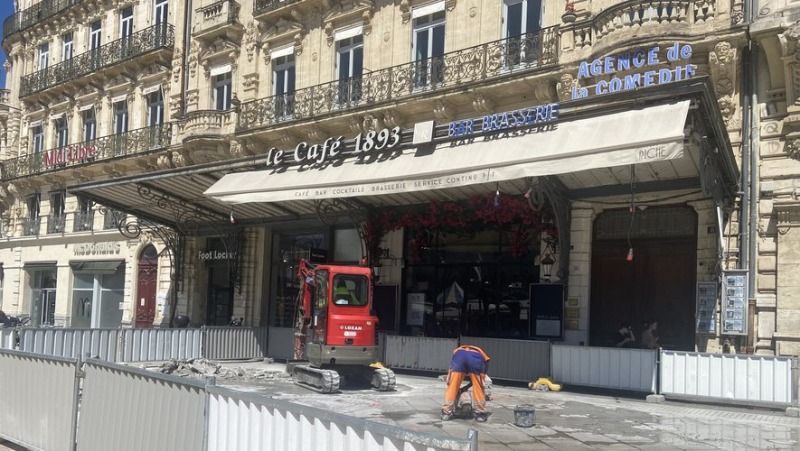 Something new on the Comédie in Montpellier: the terrace of the Café Riche moves to the foot of the Trois-Grâces, the MacDo returns to its original place