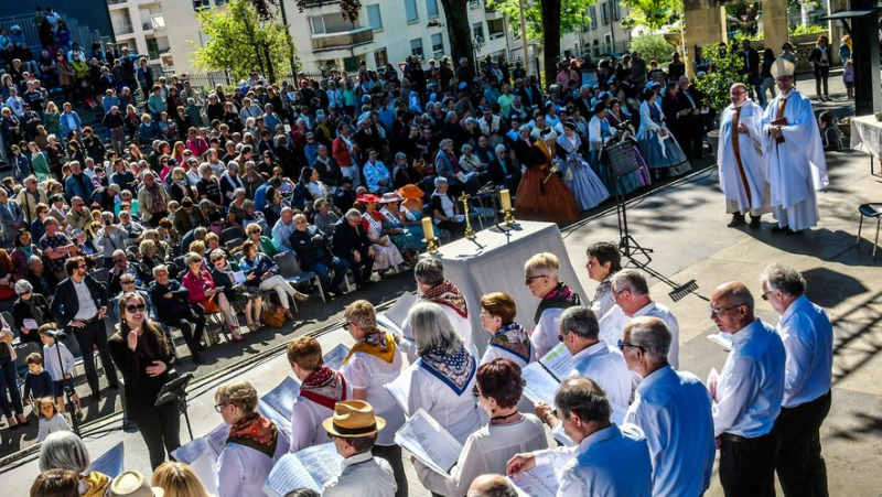 Feria d’Alès : la bénédiction matinale de Mgr Nicolas Brouwet, sous un beau soleil provençal