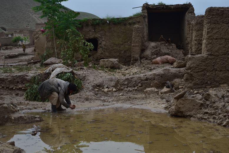 PICTURES. Flash floods kill more than 300 people in one province of Afghanistan alone, WFP says