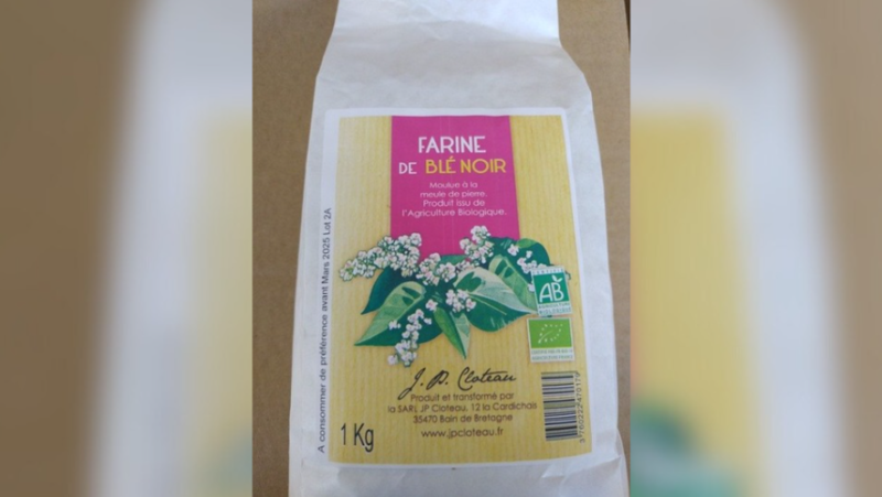 It would contain a plant with hallucinogenic and toxic effects: organic buckwheat flour removed from the shelves