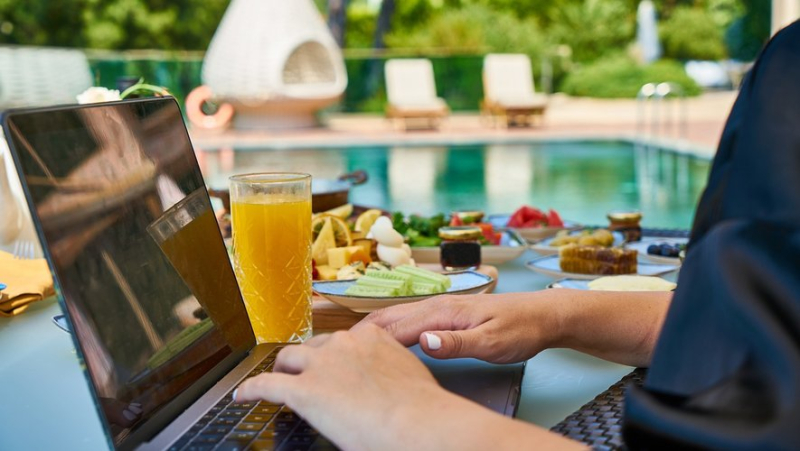May bridges: is it allowed to telework from a vacation location ?