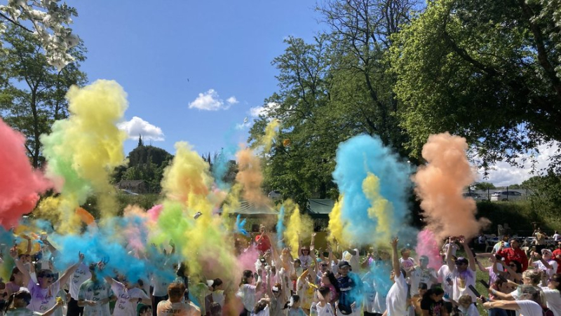 A festive and colorful weekend organized in Bagnols-sur-Cèze by nursing students and the festival committee