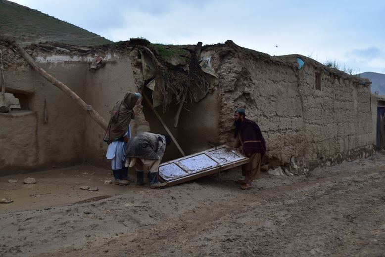 PICTURES. Flash floods kill more than 300 people in one province of Afghanistan alone, WFP says