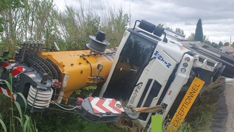 The crane truck overturns, traffic on the D158 between Loupian and Mèze completely interrupted
