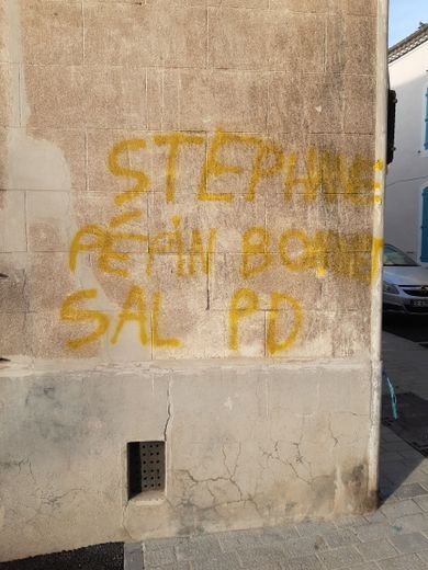 Homophobic tags against the mayor of Bessan: the authors sentenced in Béziers to 105 hours of community service