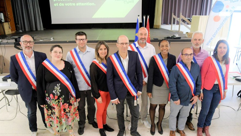 Gérome Bouvier and his nine deputies elected in Pont-Saint-Esprit, to “faithfully serve our citizens without partisanship”