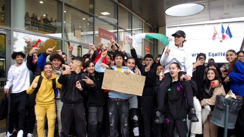 High school students demonstrate against the war in Gaza, in this high school in Gard