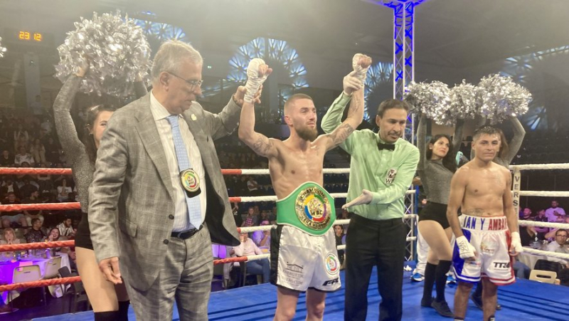 Boxing: Jouad Belmehdi and Mike Esteves hit hard at the Béziers sports center