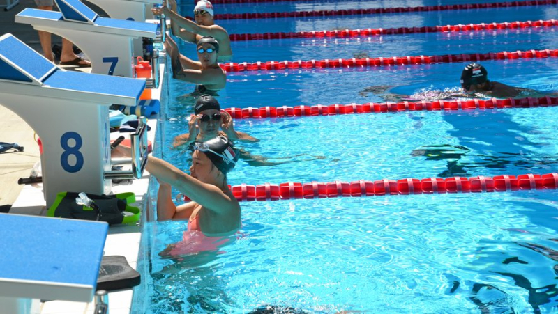 The Singaporean swimming delegation trains for the Olympics in Sète