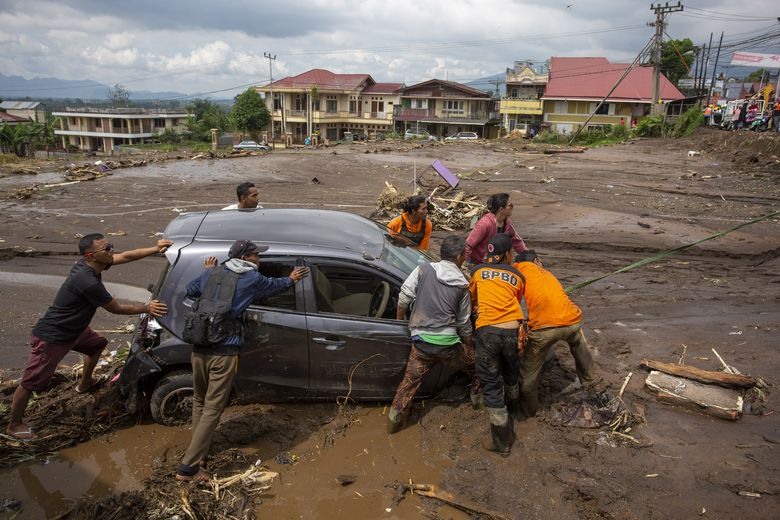 VIDEOS. What is the cold lava which caused the death of around thirty people including children in Indonesia ?