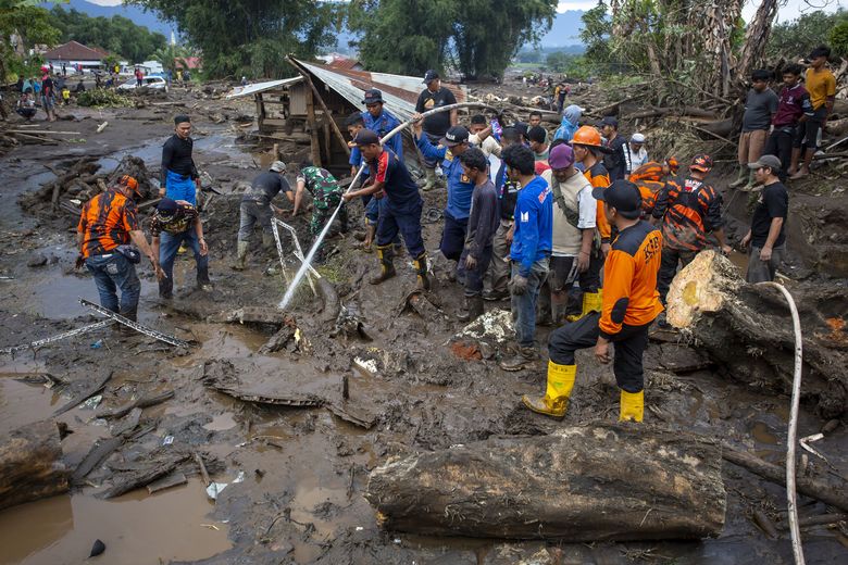 VIDEOS. What is the cold lava which caused the death of around thirty people including children in Indonesia ?