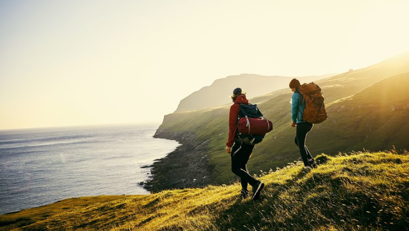 Visits, discoveries, sport and letting go: hiking, a summer activity with multiple health benefits