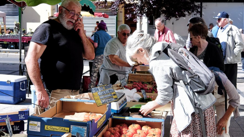 The Bédarieux Bio Nat market attracts lovers of good food and local products