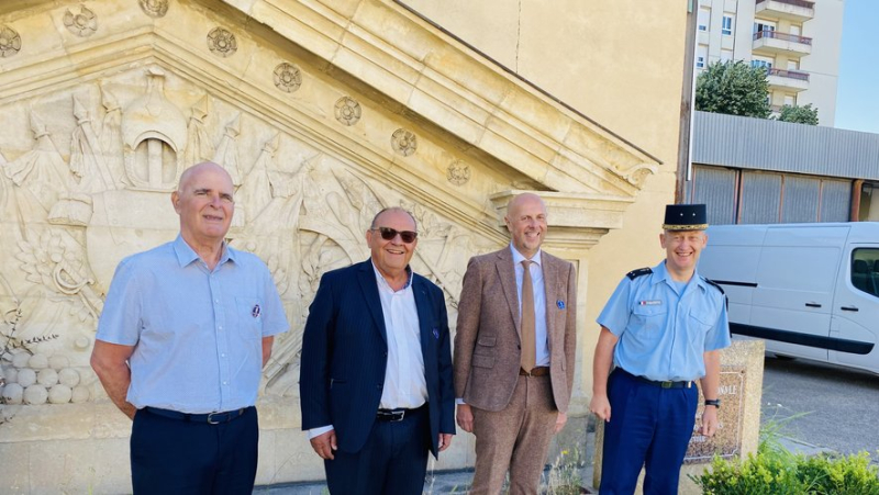 Gard: ceremony at the gendarmerie group for the citizen reserve, local figures receive their badge