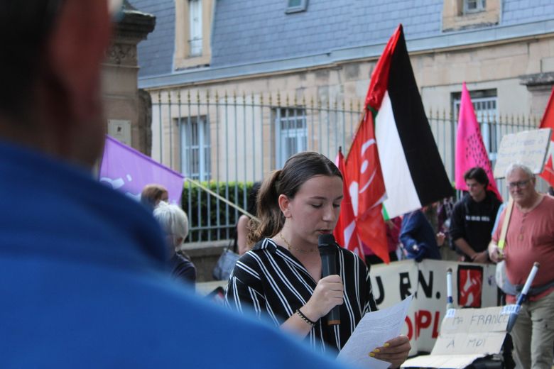 Nearly 600 people marched in the street in Millau against the far right