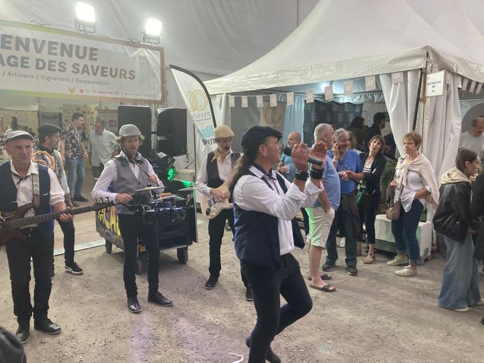 A first night of music and tastings at the Salon des Agricultures Méditerranéenes, in Villeveyrac