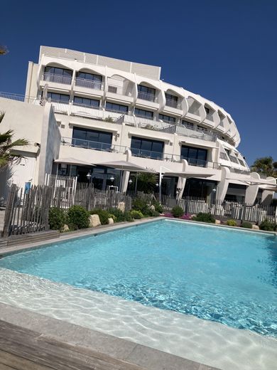 The only 5-star hotel in La Grande-Motte, the La Plage hotel has been completely renovated