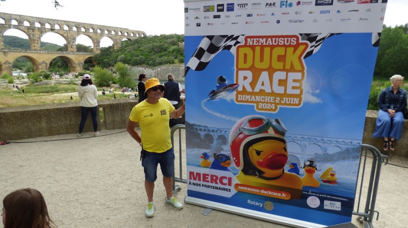 A crazy success for the release of 24,711 plastic ducks at Pont du Gard
