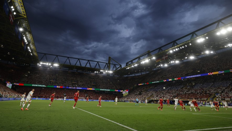 Euro 2024: why the match between Germany and Denmark was interrupted by the match referee ?