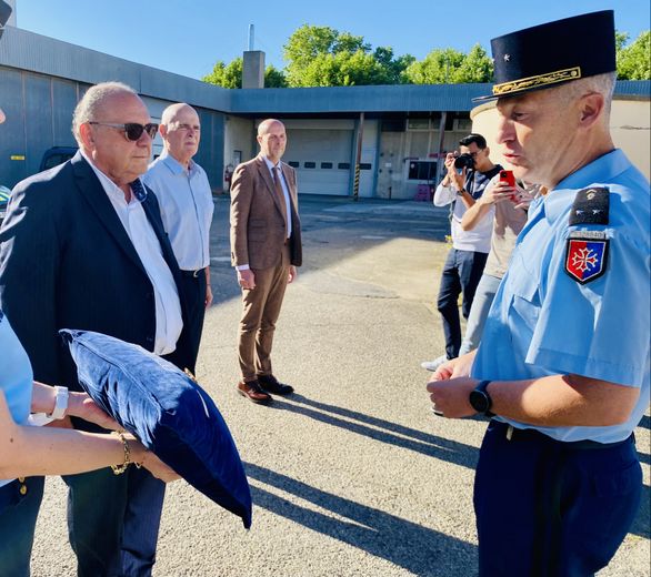 Gard: ceremony at the gendarmerie group for the citizen reserve, local figures receive their badge