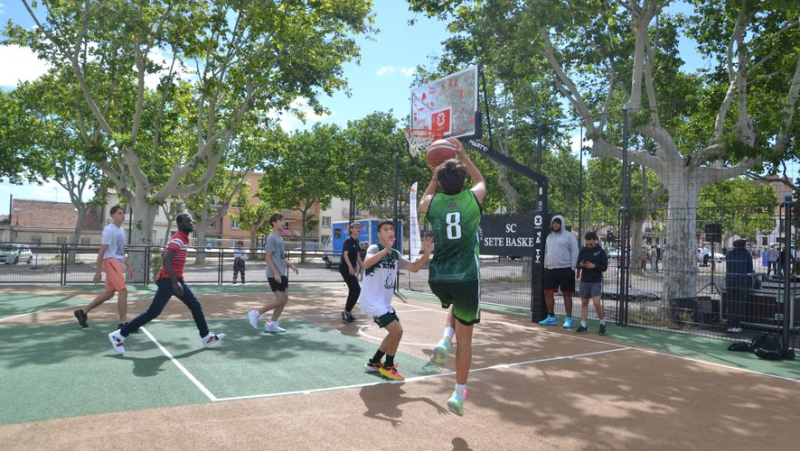 With the basketball court and the connected fitness area, sport is gaining ground in the city center of Sète