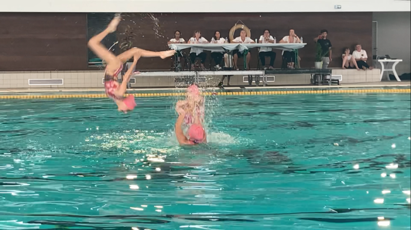 Artistic swimming: first in Nîmes and diving into “synchro”, quite an art