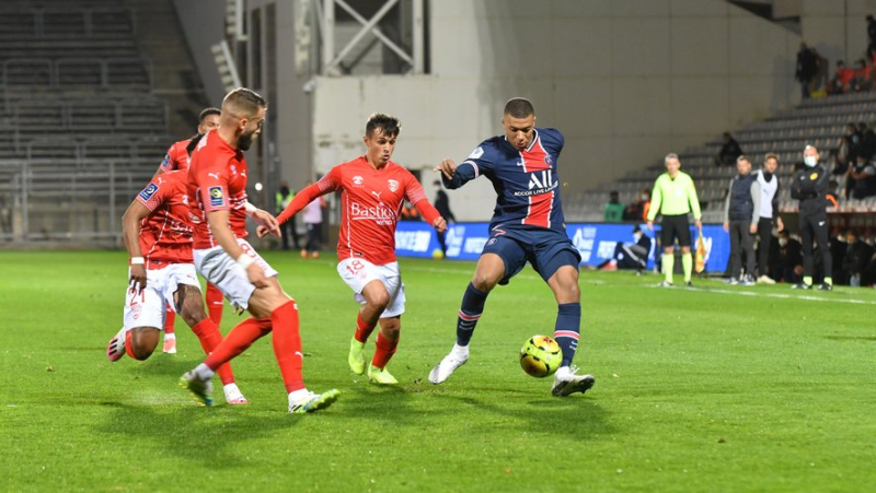 Kylian Mbappé at Real Madrid: when Nîmes Olympique finds itself on the video which traces the player&#39;s career