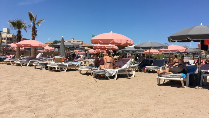 In Valras-Plage, beachgoers still have to wait before setting up