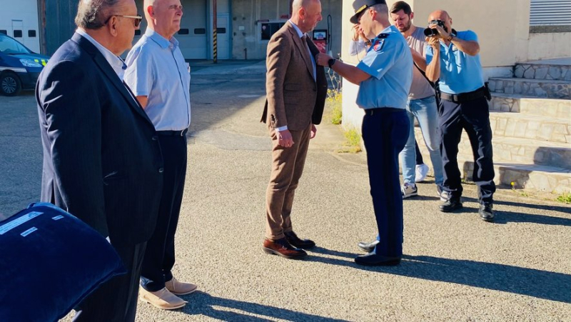 Gard: ceremony at the gendarmerie group for the citizen reserve, local figures receive their badge