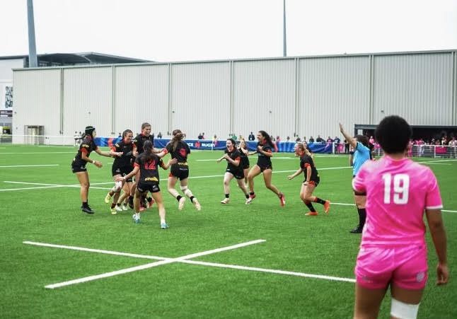 The U18 girls of SOM rugby win the title of French champions against Stade Français