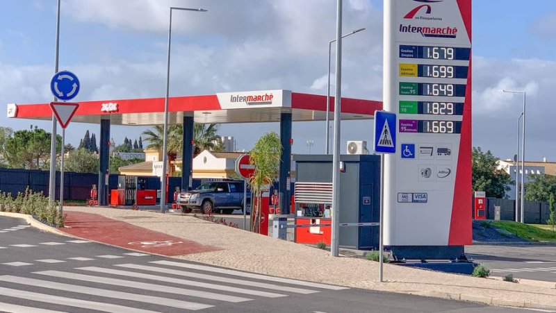 "It&#39;s a nightmare": after filling up with petrol at an Intermarché station, several cars break down