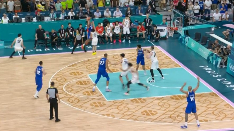 VIDEO. France-Japan at the 2024 Paris Olympics: Strazel&#39;s incredible three-point shot with a foul to send the Blues into overtime