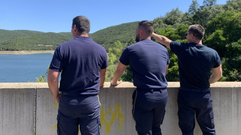 In the Hérault forest firefighters&#39; truck, we see the fire before everyone else