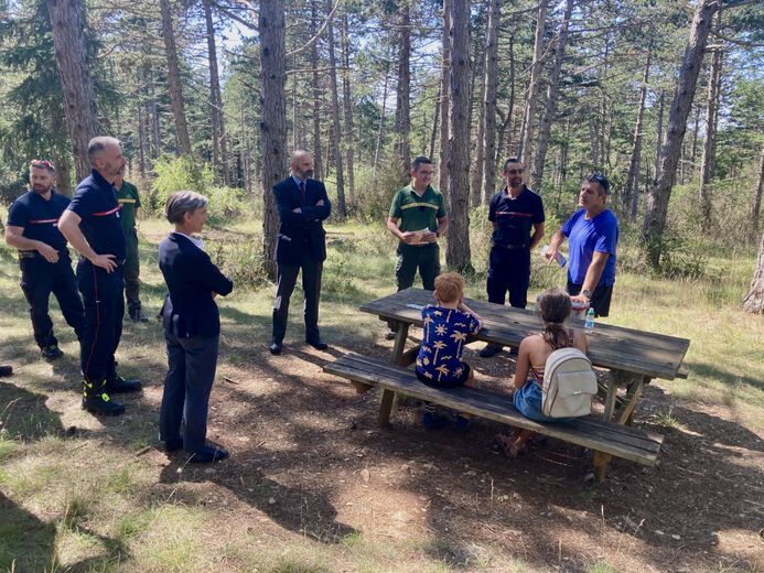 Forest fire risk prevention on the Causse Noir with the Aveyron prefect and the Millau firefighters