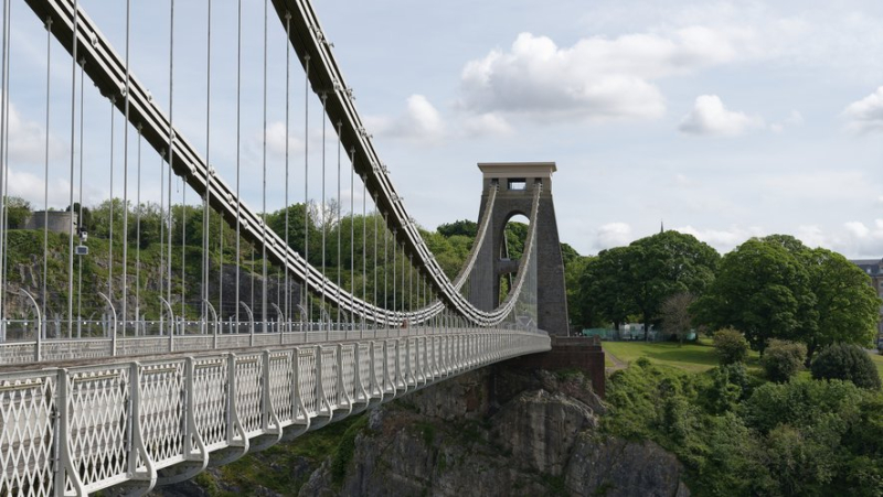 Macabre discovery on famous Bristol Bridge: human remains found in suitcases, suspect still at large