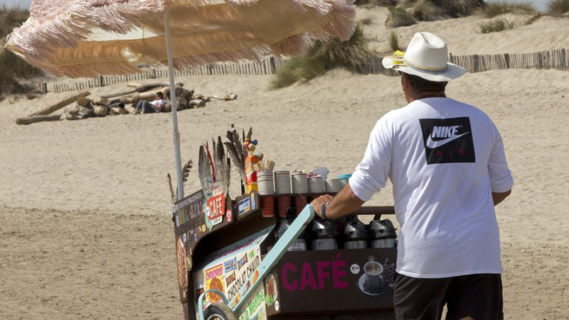 The response of street sellers banned from the beach by the town hall of Palavas-les-Flots