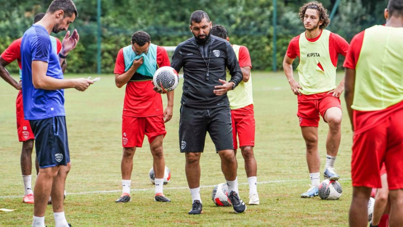 Nîmes Olympique : "On ne joue pas l’OM pour le prestige", insiste l’entraîneur croco Adil Hermach