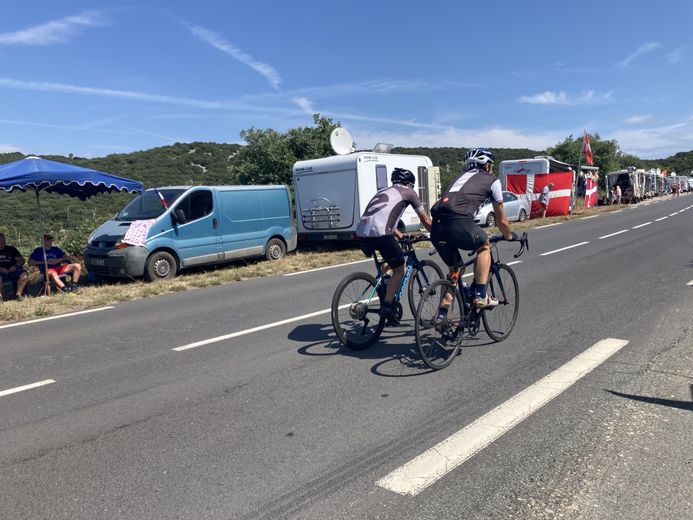 DIRECT. Tour de France 2024: advertising caravan, peloton and popular festival… a day on the roadsides of Hérault