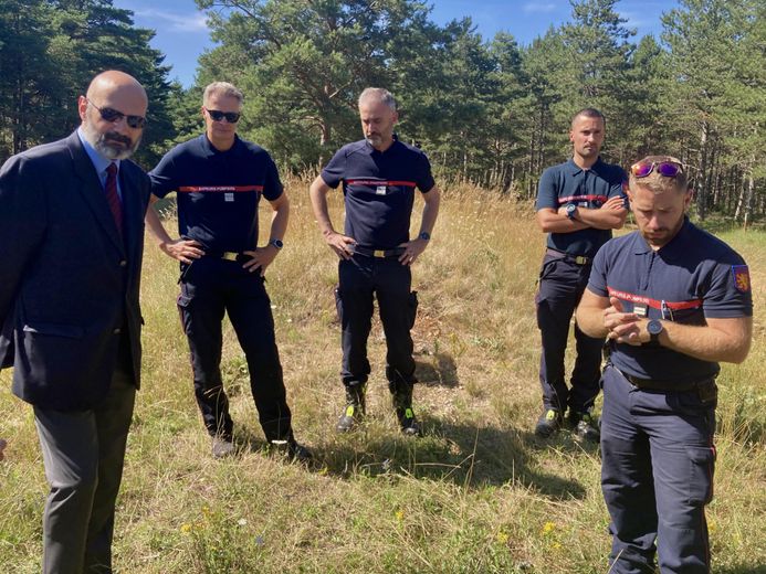 Forest fire risk prevention on the Causse Noir with the Aveyron prefect and the Millau firefighters