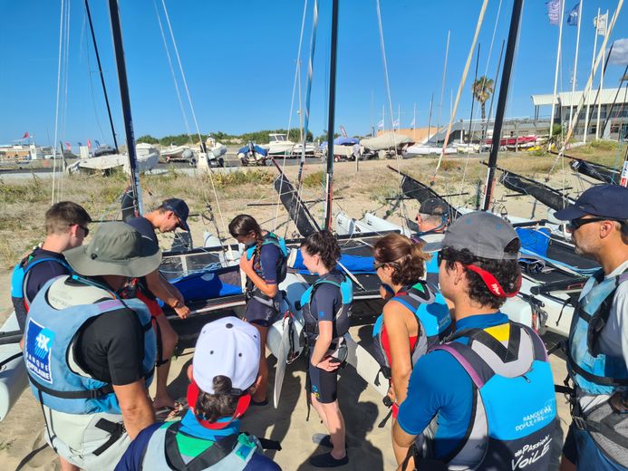 Immersion au cœur des stages de catamaran du centre nautique