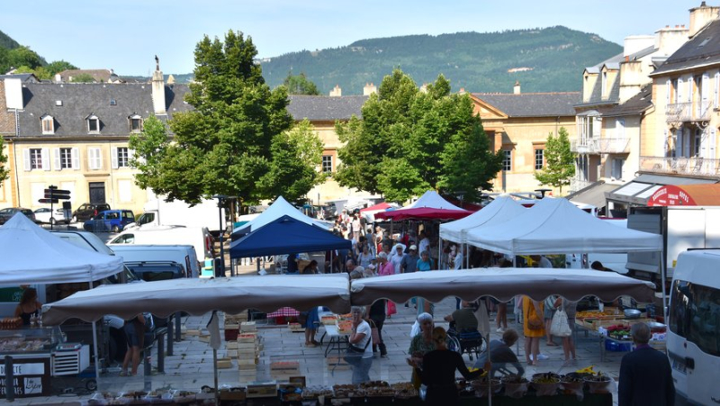 In the absence of tourists, locals save the crowds at the weekly Mende market