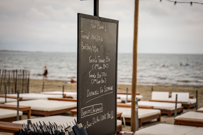 On the beaches of Grau-du-Roi, are the straw huts still popular ?