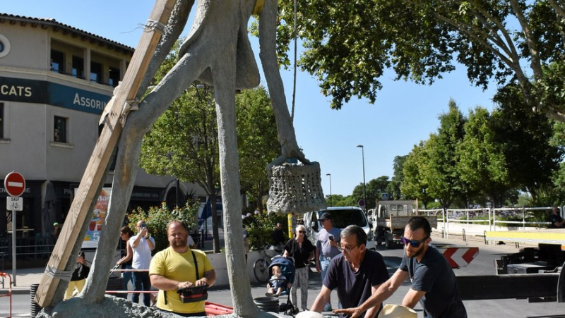 Lunel: eventful return for the Pescalune statue on Place de la République