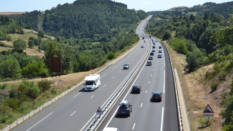 South Aveyron: a nonagenarian feels unwell on the A75 and hits an emergency stop bollard near Verrières