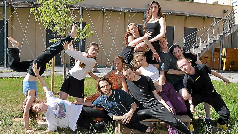 Treize danseurs pour une création contemporaine collective à découvrir à Saint-Affrique